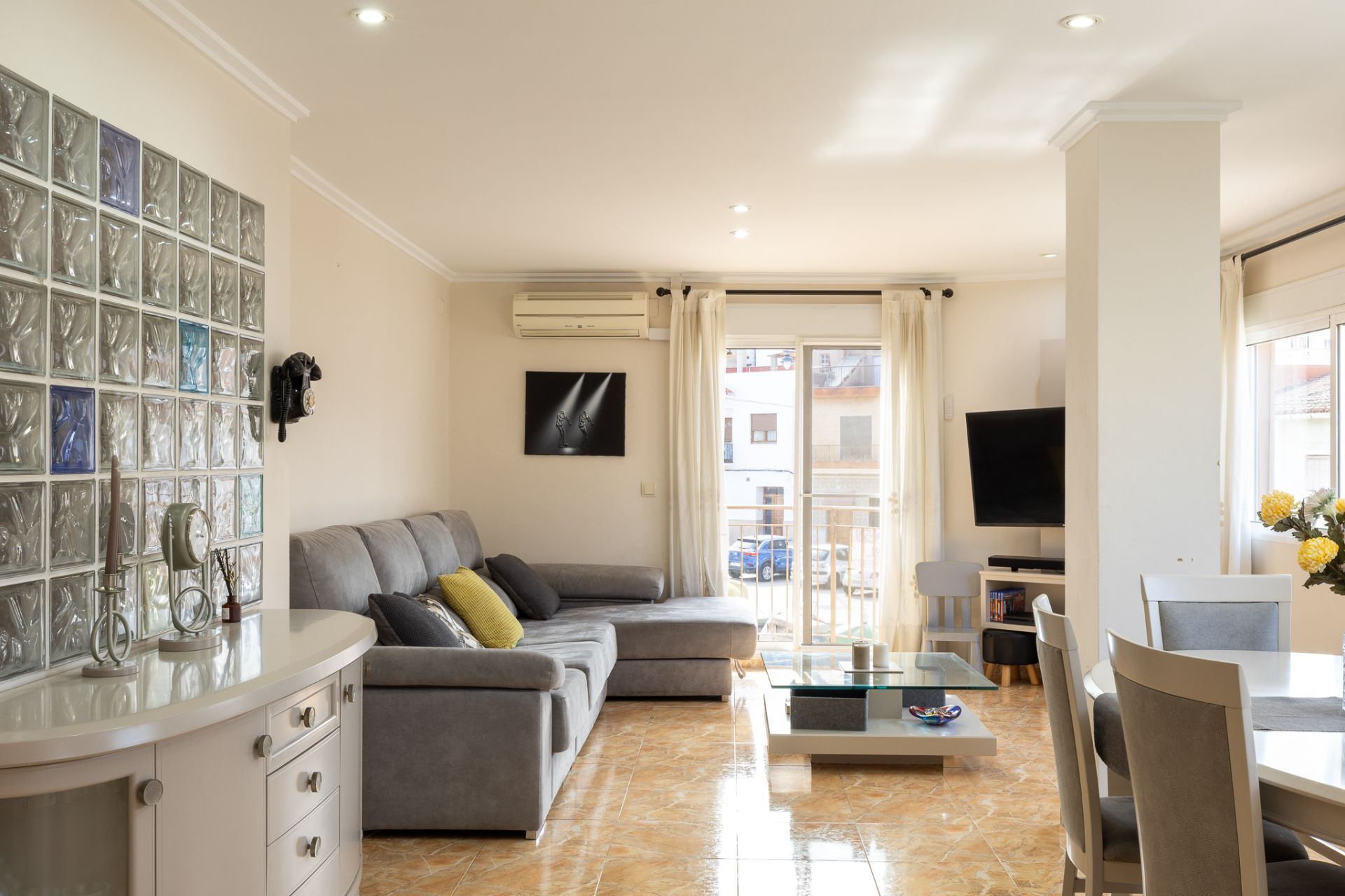 Sala d'estar de Pis en venda en Corbera amb Aire condicionat, Terrassa i Moblat