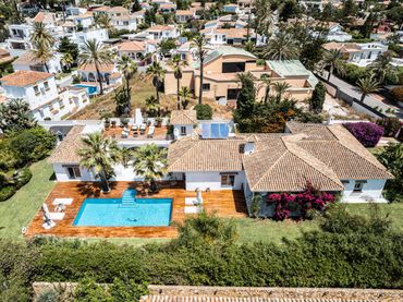 Casa con piscina en venta en Elviria - Cabopino