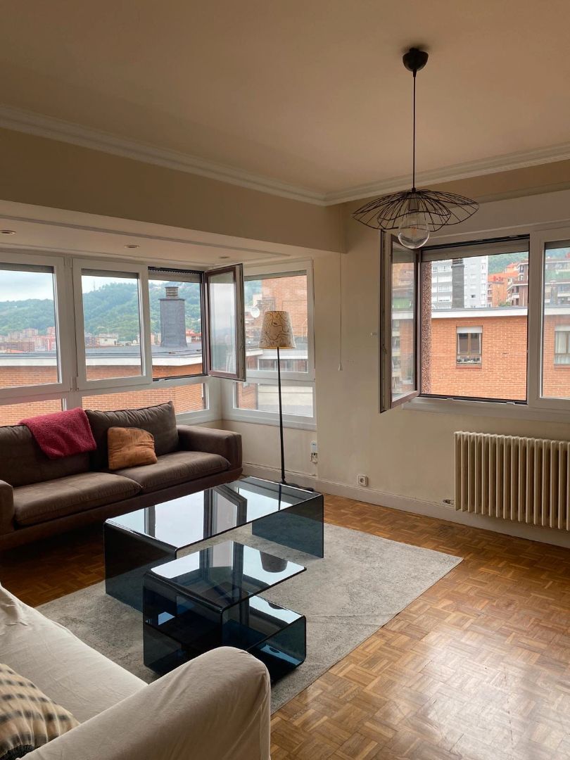 Living room of Flat for sale in Bilbao   with Heating, Furnished and Oven