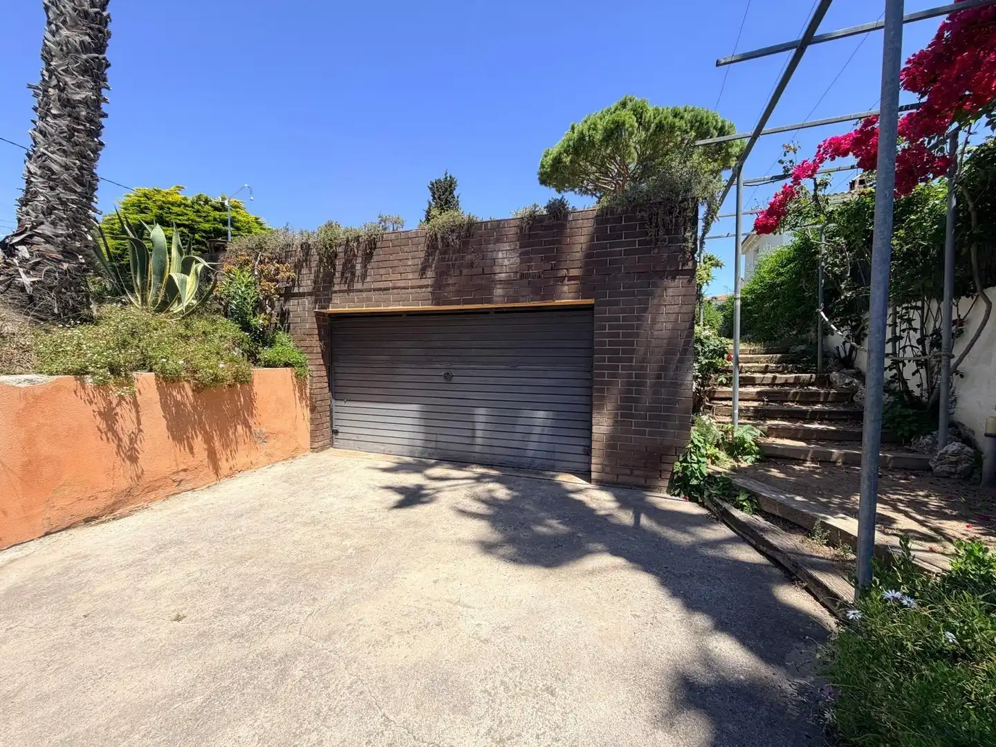 Vista exterior de Casa o xalet en venda en Cunit amb Calefacció, Jardí privat i Piscina