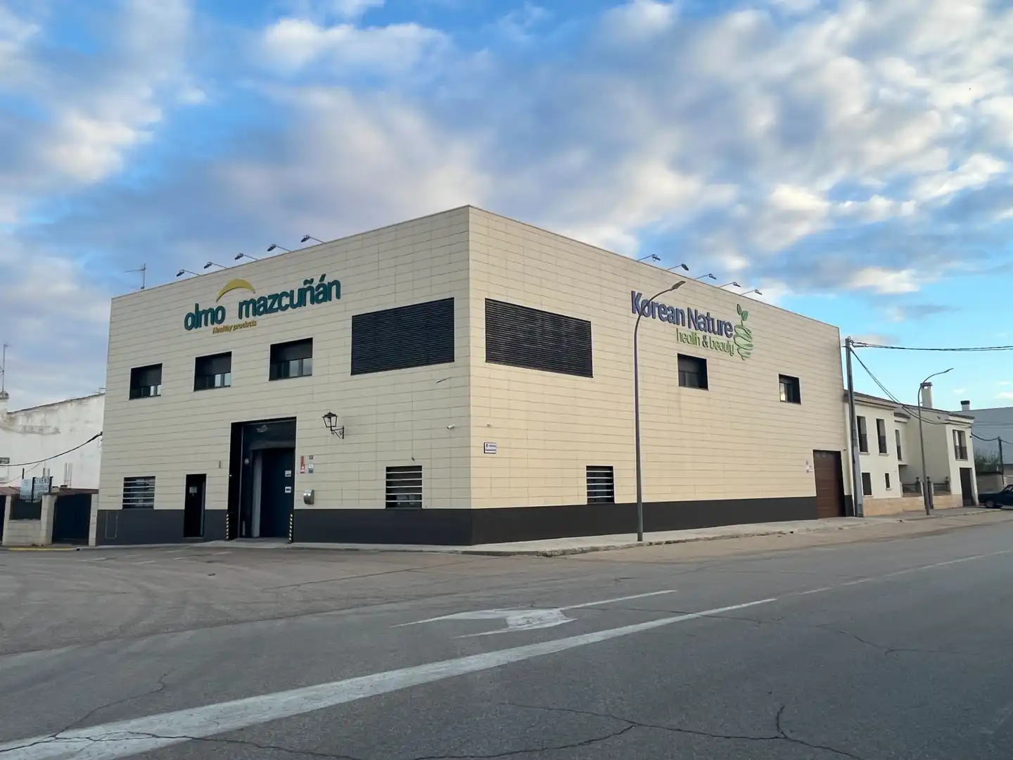 Vista exterior de Nave industrial en venta en Villanueva de la Jara con Calefacción y Alarma
