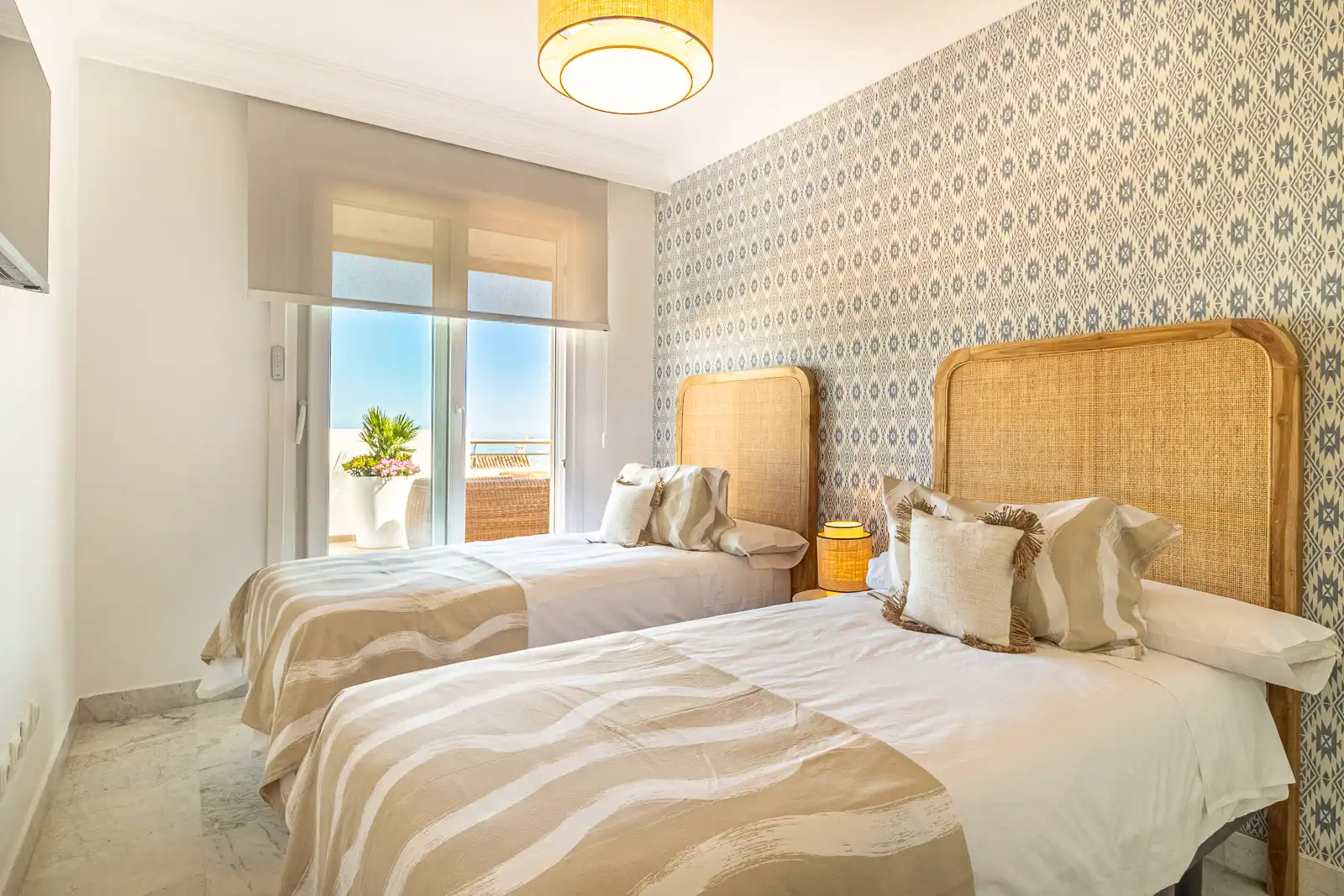 Habitación de Ático en venta en Marbella con Terraza, Piscina y Piscina comunitaria