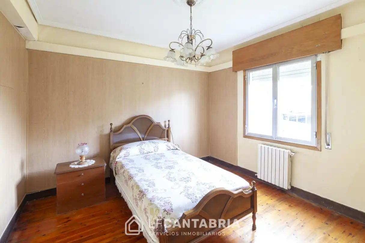Bedroom of Houses for sale in Santander  with Heating, Private garden and Balcony