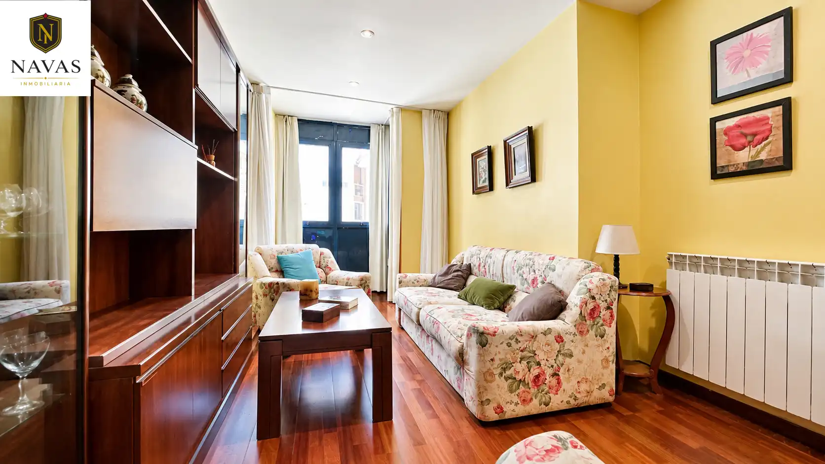 Living room of Flat for sale in Vigo   with Heating, Parquet flooring and Furnished