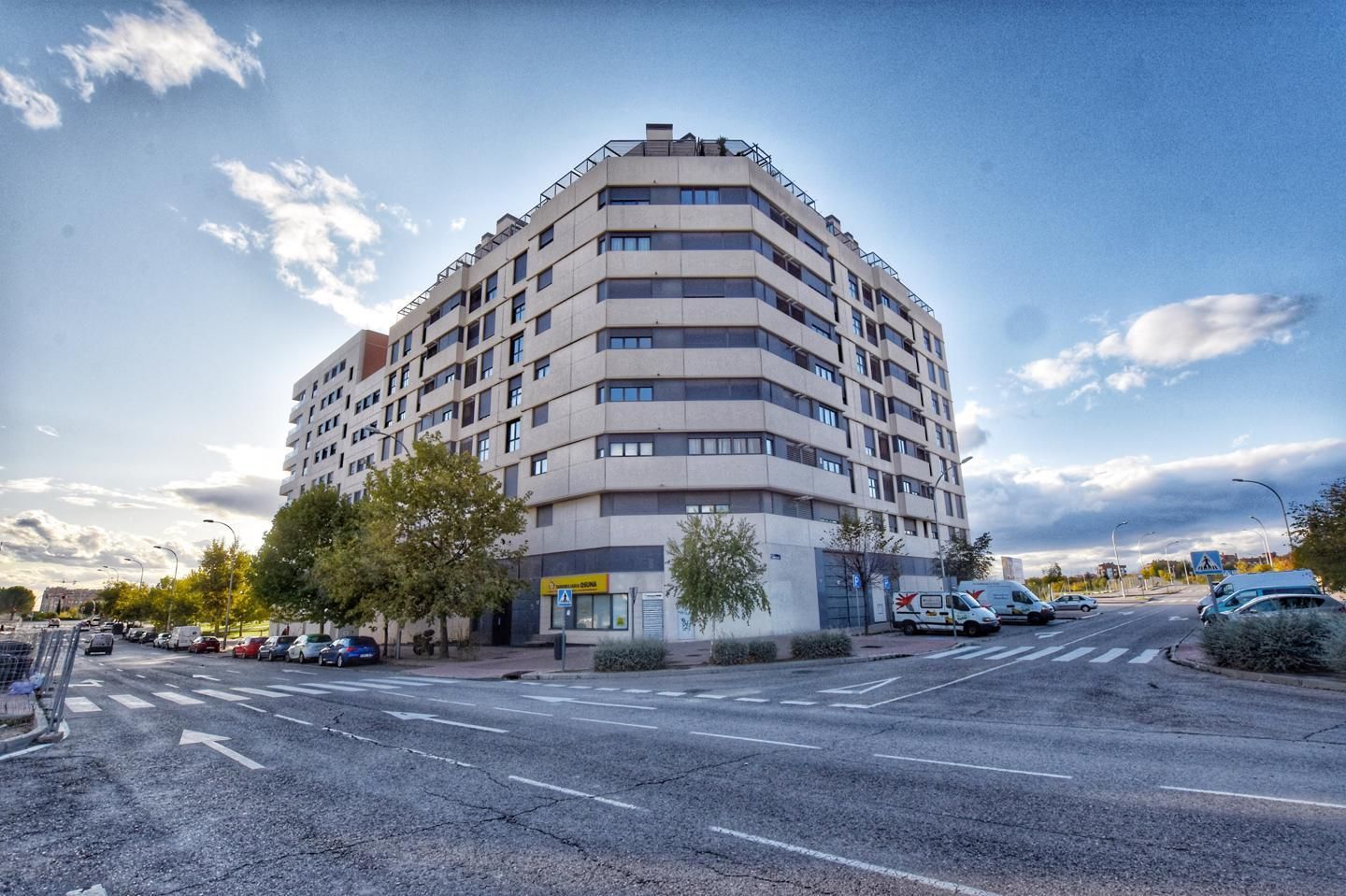 Vista exterior de Apartament en venda en  Madrid Capital amb Calefacció, Traster i Piscina comunitària