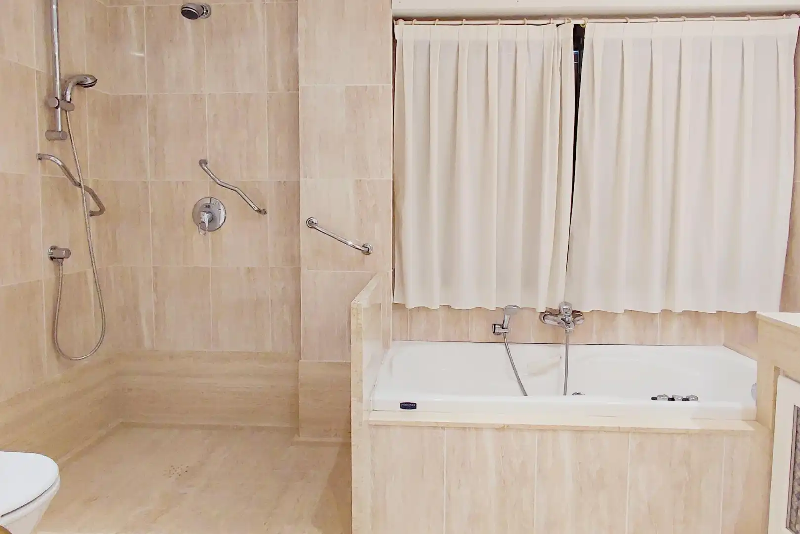 Bathroom of Houses for sale in L'Eliana  with Air Conditioner, Heating and Private garden
