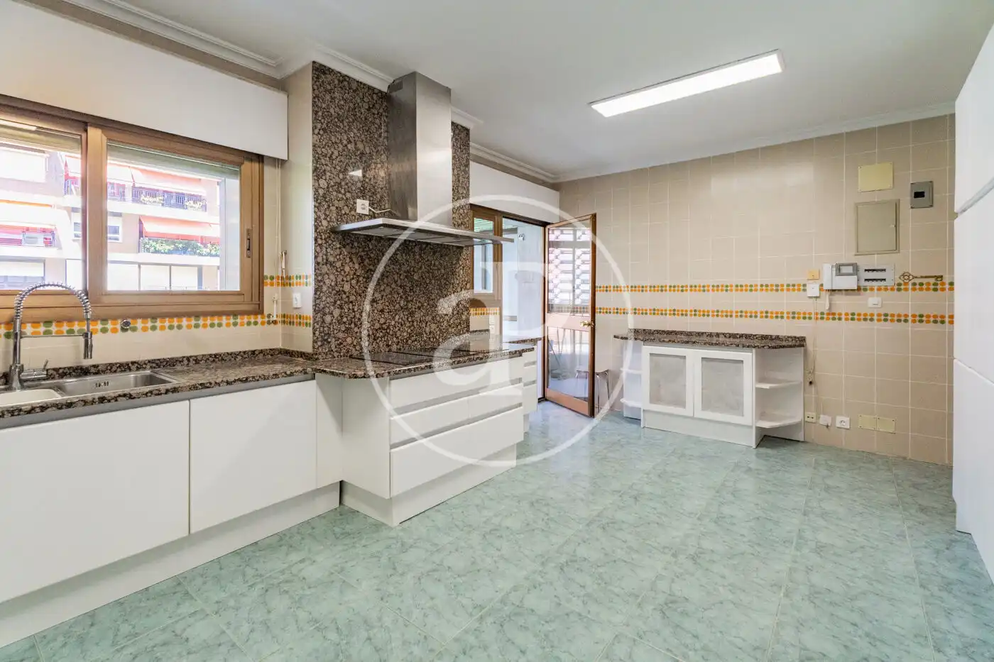 Cocina de Piso de alquiler en Madrid con Aire acondicionado, Calefacción y Jardín privado