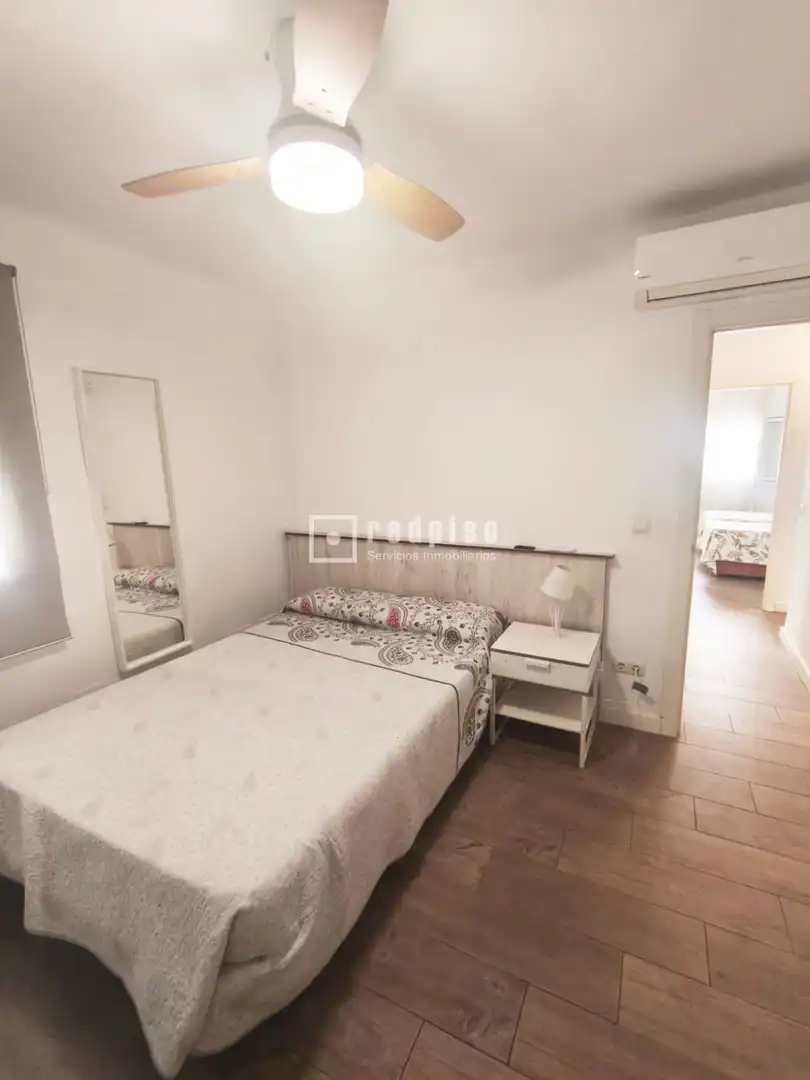 Schlafzimmer von Wohnung zur Miete in Málaga mit Klimaanlage und Parkett