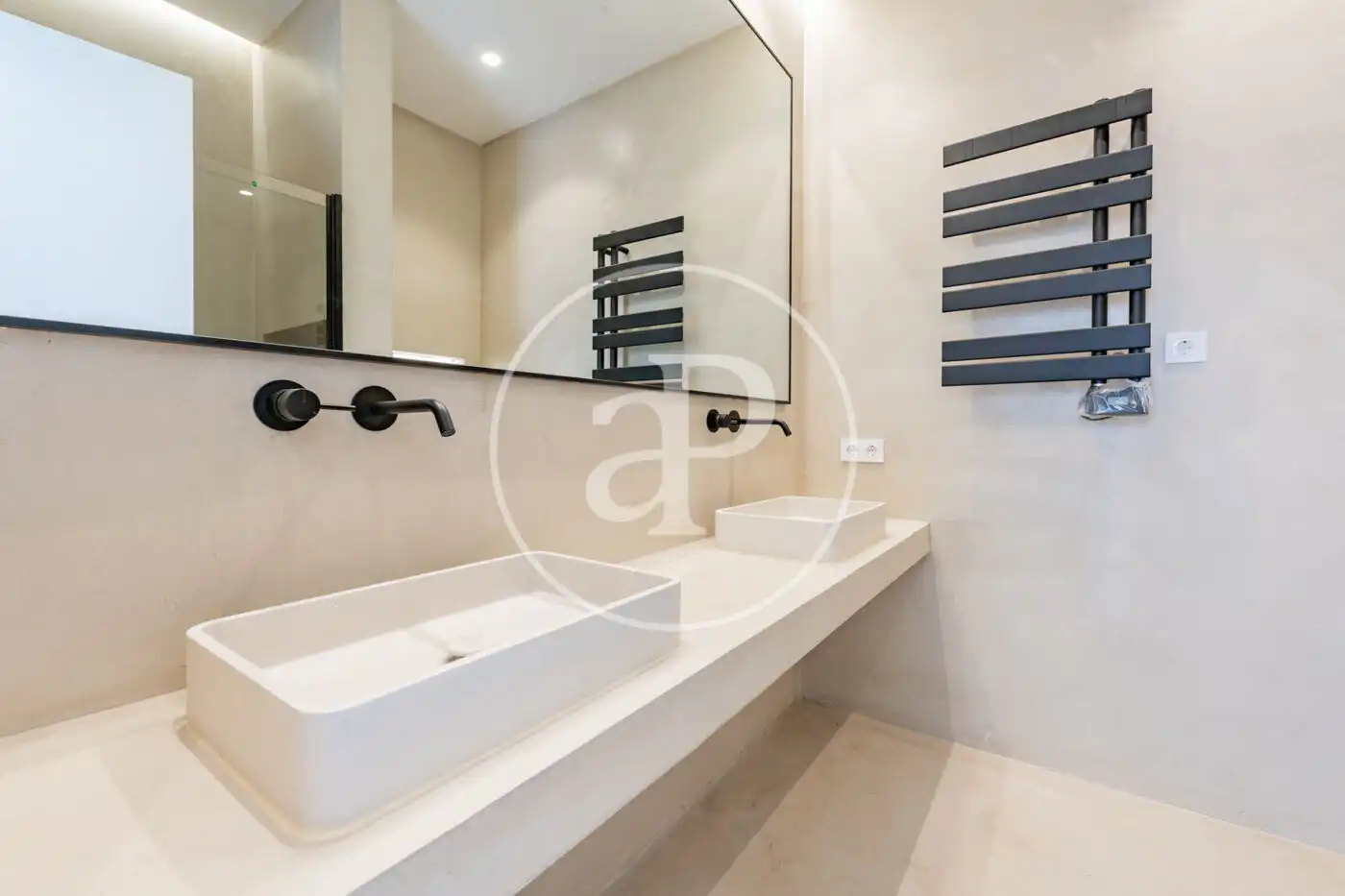 Bathroom of Flat for sale in Madrid  with Air Conditioner, Heating and Terrace