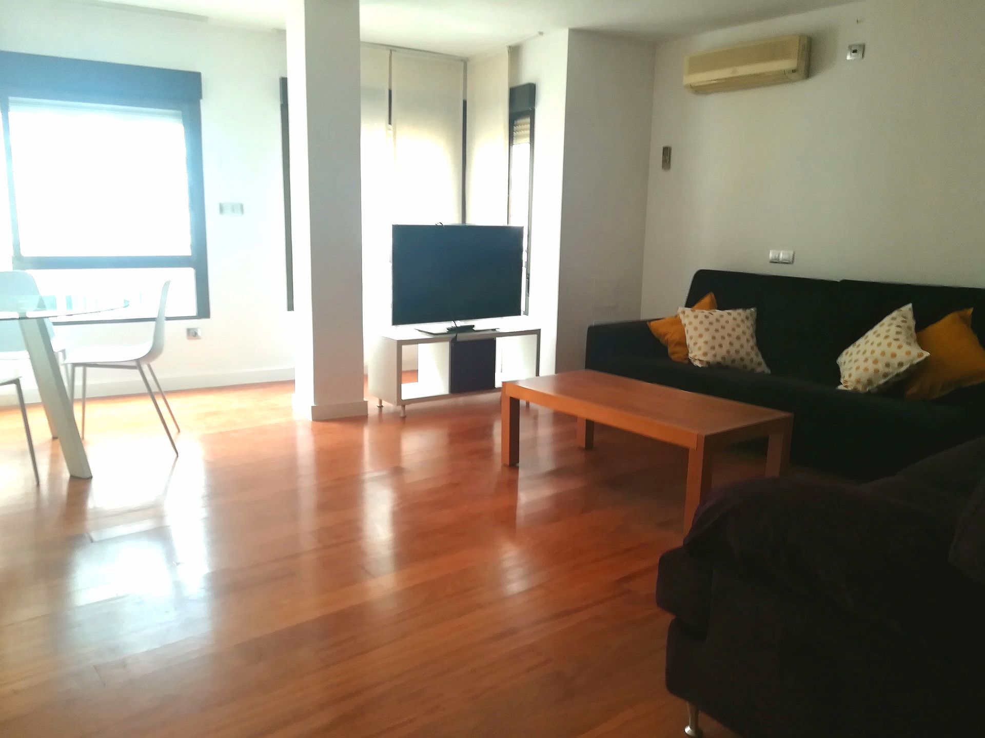 Sala d'estar de Pis de lloguer en  Murcia Capital amb Aire condicionat, Parquet i Moblat