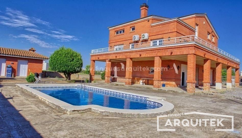 Swimming pool of House or chalet for sale in  Lleida Capital  with Air Conditioner, Heating and Terrace