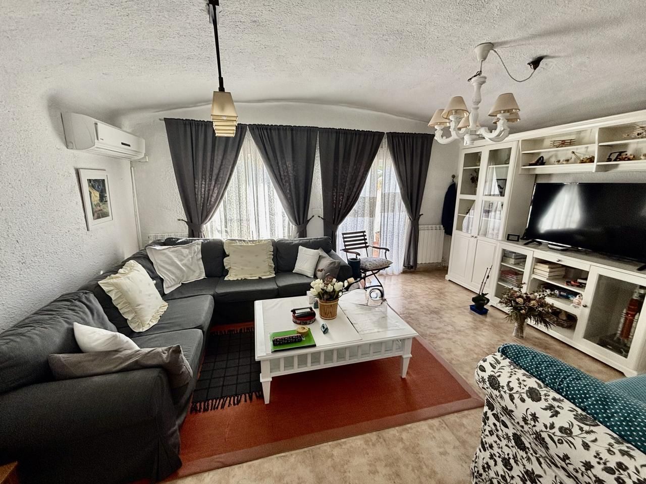 Living room of House or chalet for sale in La Puebla de Alfindén  with Air Conditioner, Heating and Terrace