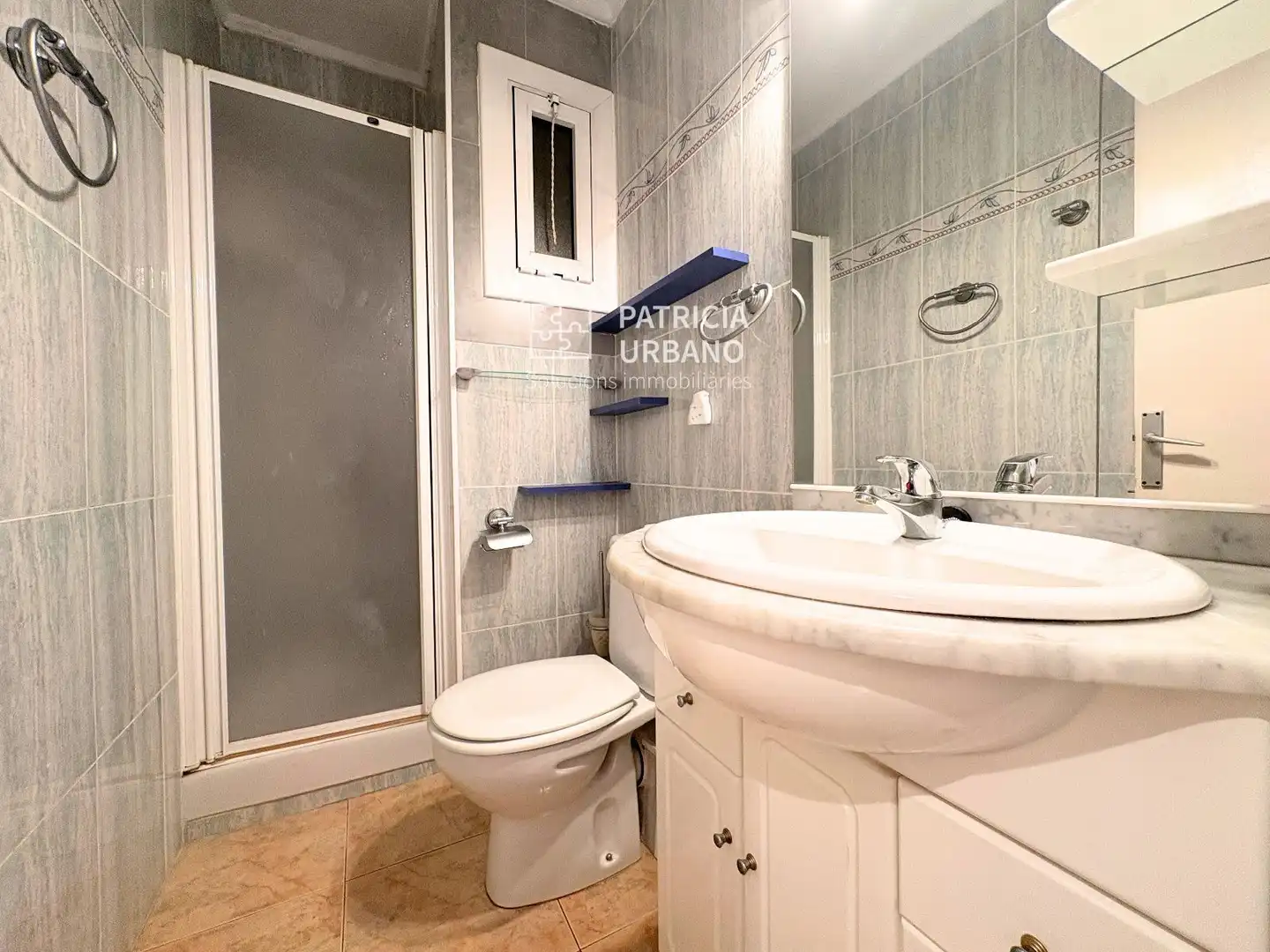 Badezimmer von Wohnungen zum Verkauf in Salou mit Klimaanlage, Heizung und Terrasse