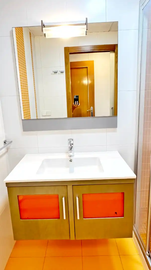 Baño de Apartamento de alquiler en Gandia con Aire acondicionado, Calefacción y Terraza