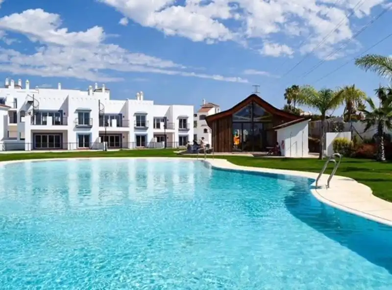 Swimming pool of Ground floor for rent in Benahavís  with Air Conditioner, Private garden and Terrace