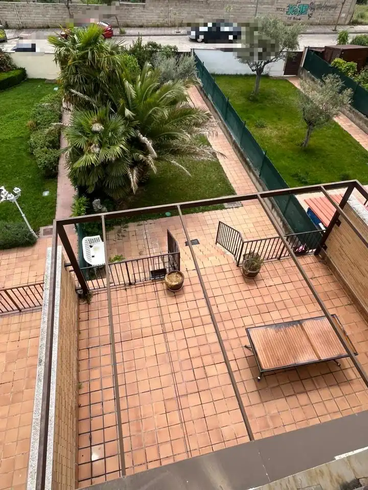 Terrasse von Einfamilien-Reihenhaus zum Verkauf in Cabrerizos mit Heizung, Privatgarten und Terrasse