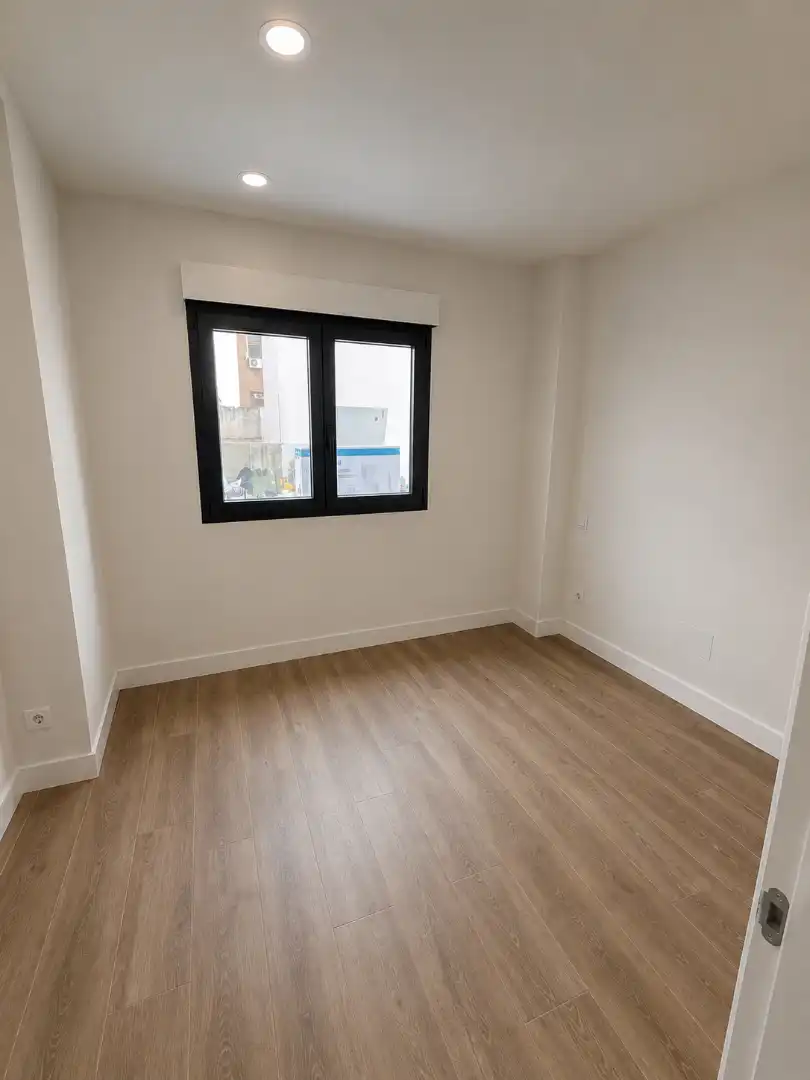 Bedroom of Flat for sale in Madrid  with Air Conditioner, Heating and Storage room
