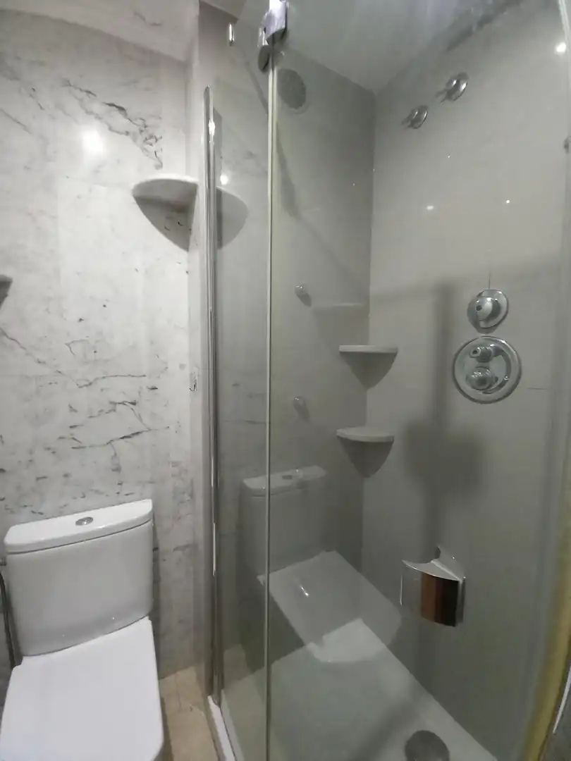 Baño de Piso en venta en Mataró con Calefacción y Balcón