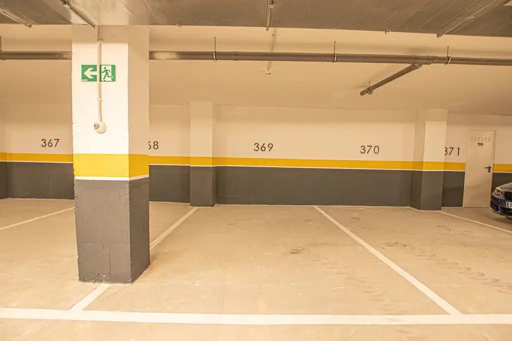 Parking de Ático en venta en Fuengirola con Calefacción y Terraza
