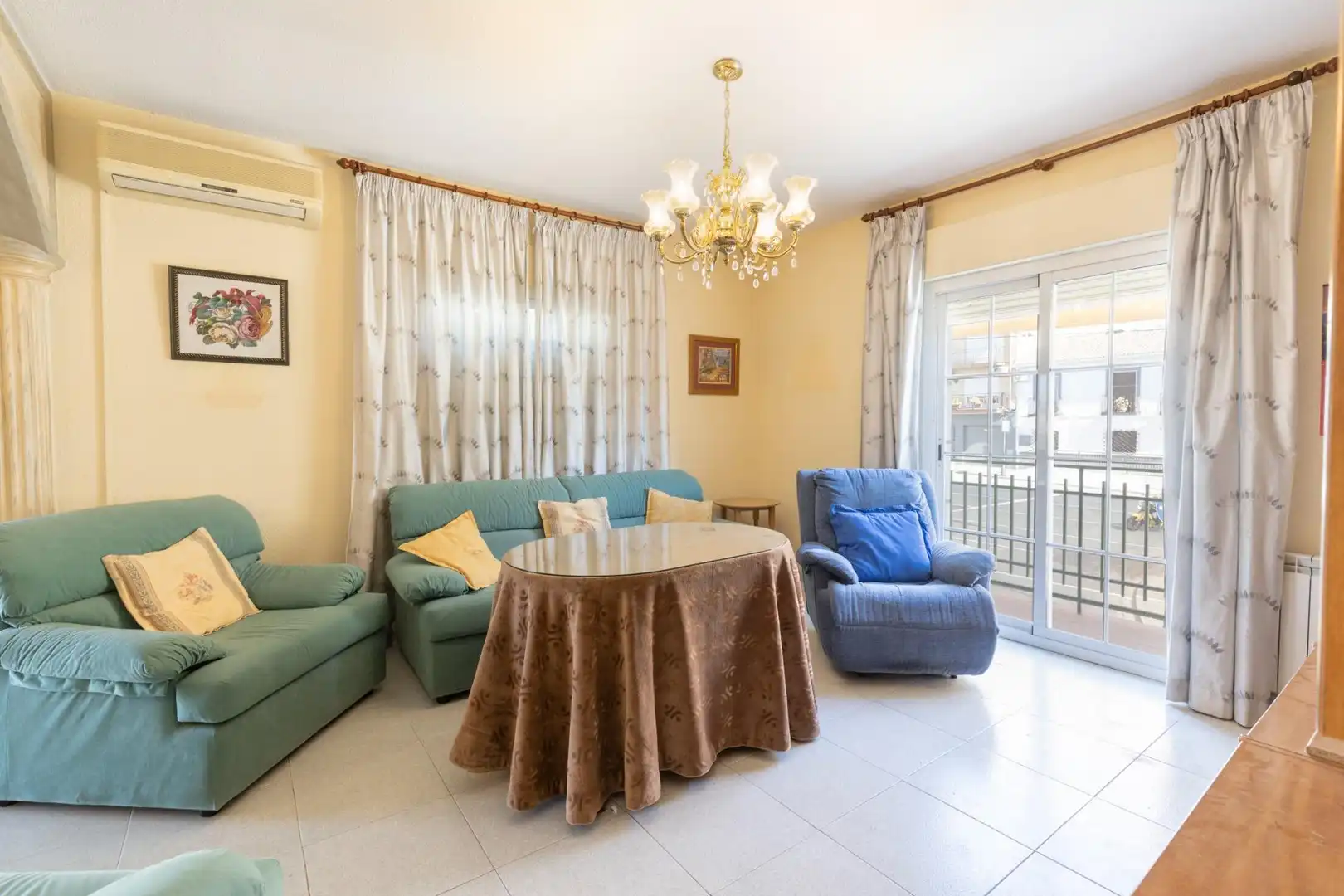 Living room of Buildings for sale in La Zubia