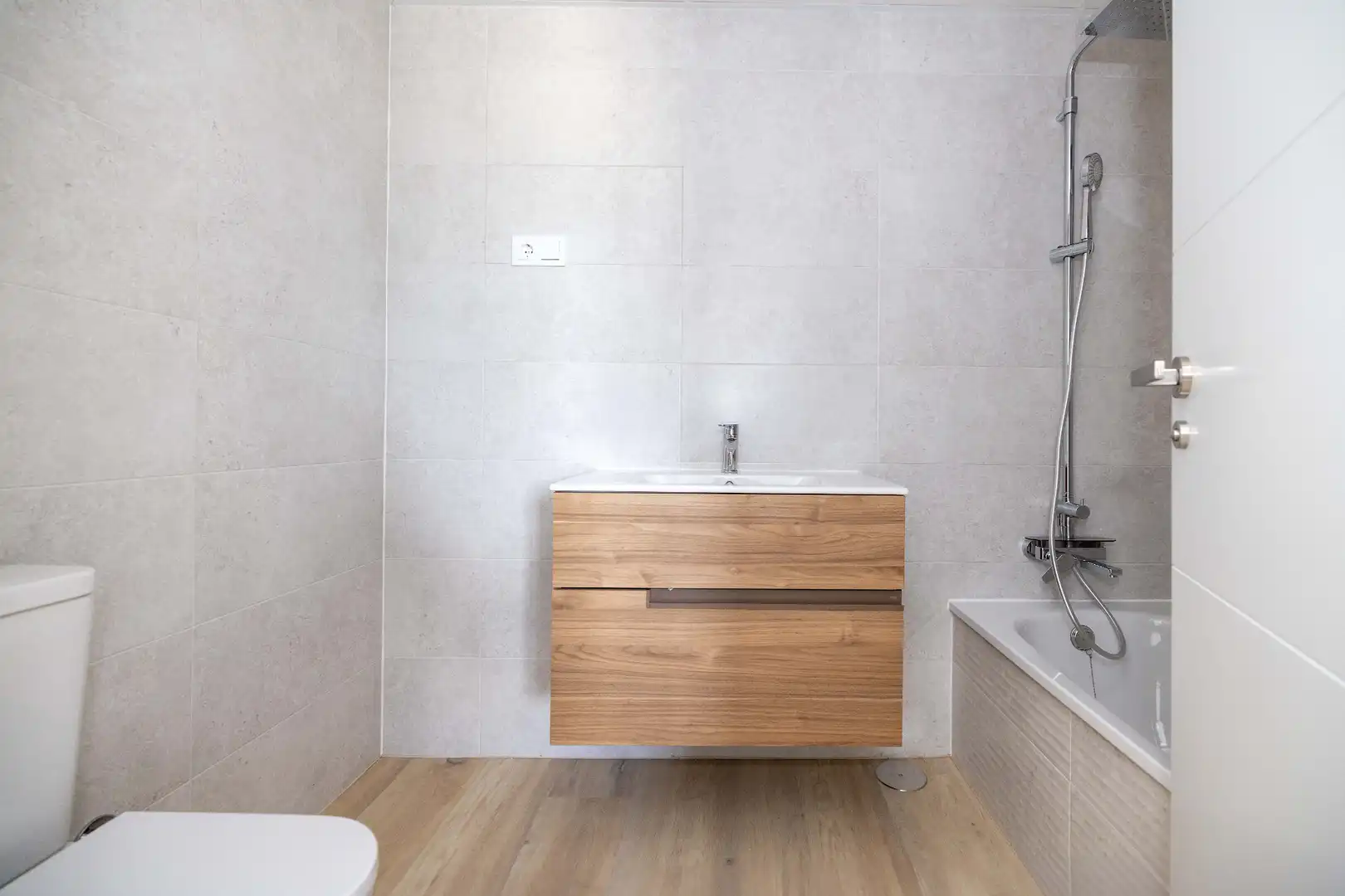 Bathroom of Attic for sale in Málaga  with Air Conditioner, Heating and Terrace