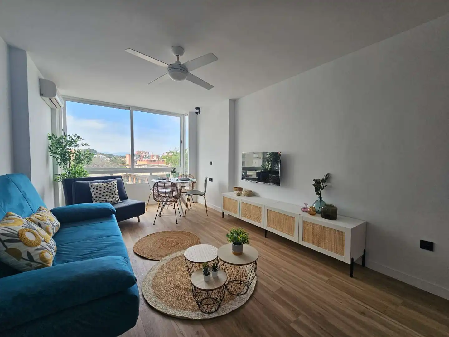 Living room of Study for rent in Torremolinos  with Air Conditioner, Heating and Terrace