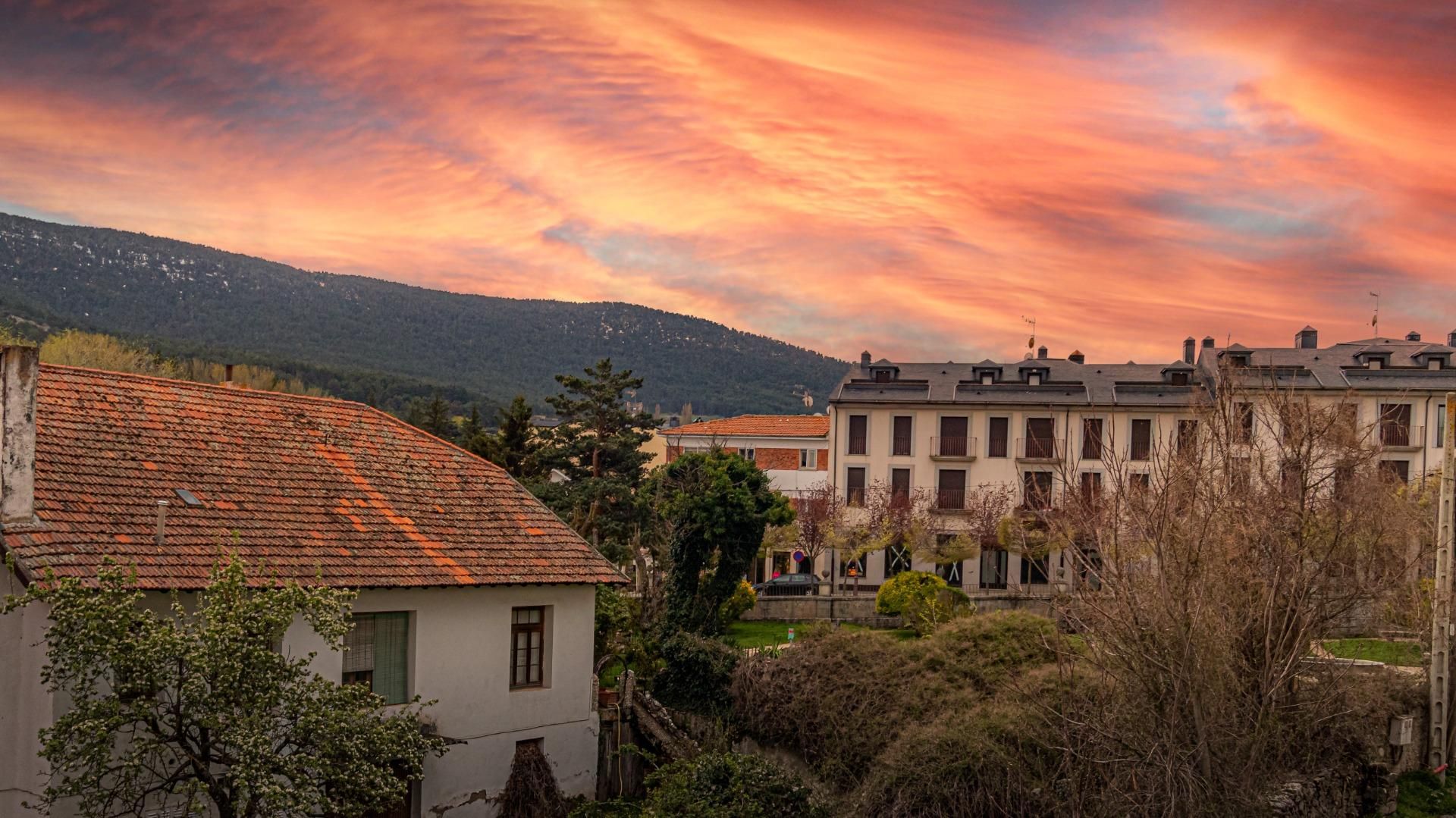Vista exterior de Piso en venta en El Espinar con Calefacción, Parquet y Balcón