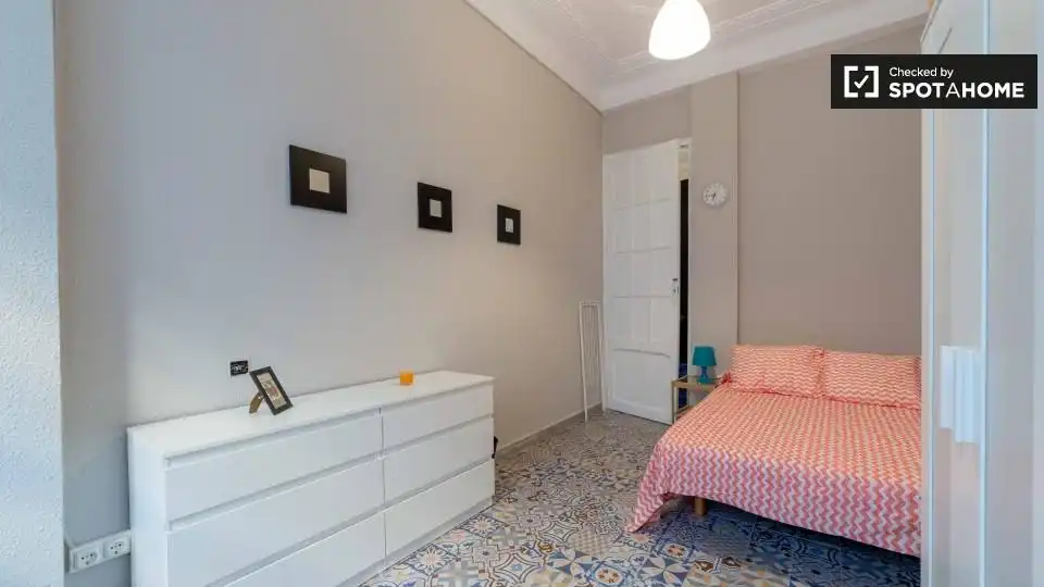 Schlafzimmer von Wohnung zur untervermieten in Valencia mit Klimaanlage, Heizung und Möbliert