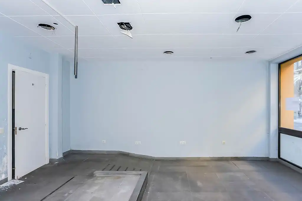 Local commercial à vendre à Av de les Voltes, imagen 11