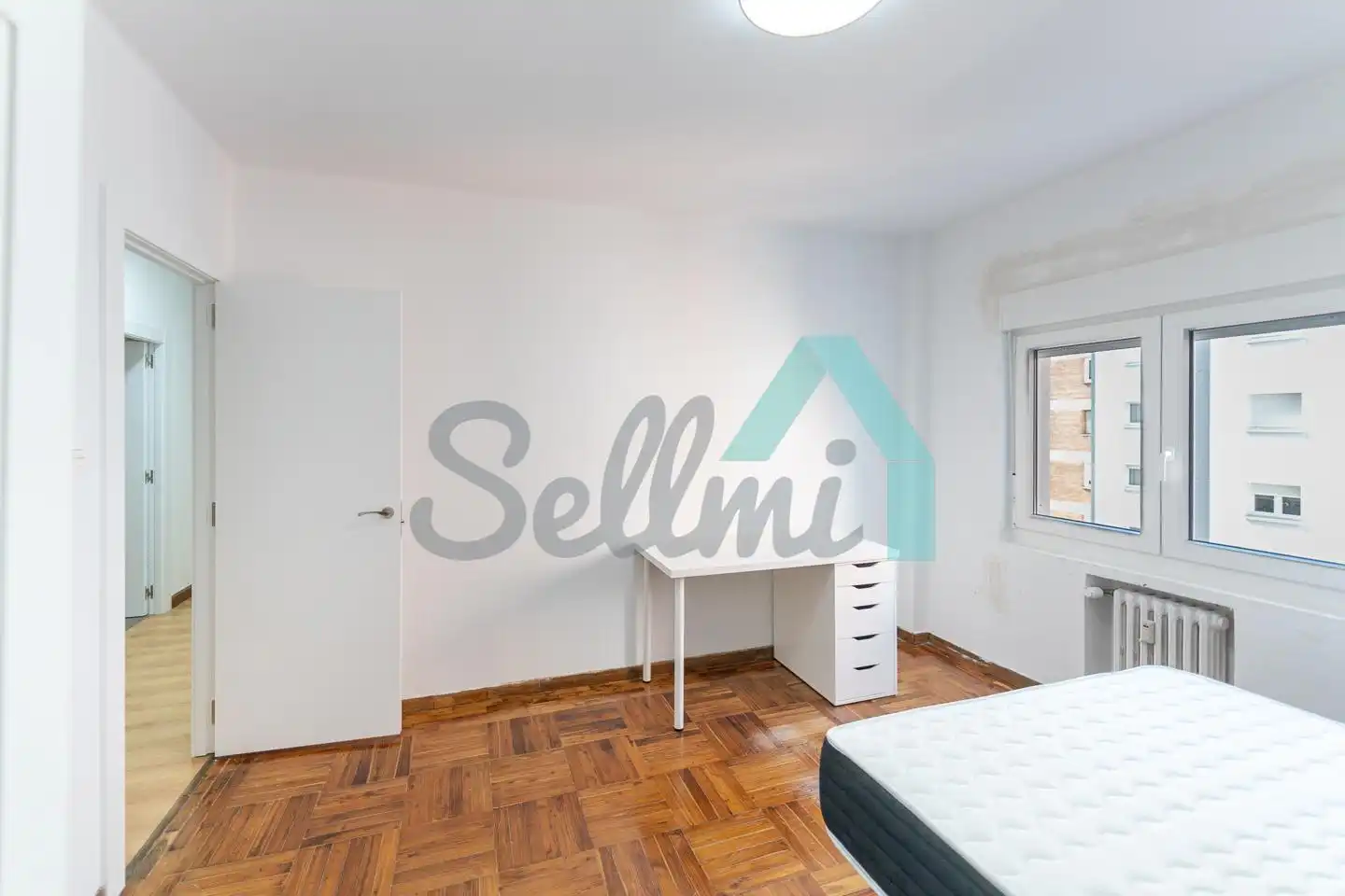 Bedroom of Flat for rent in Oviedo   with Heating, Parquet flooring and Furnished