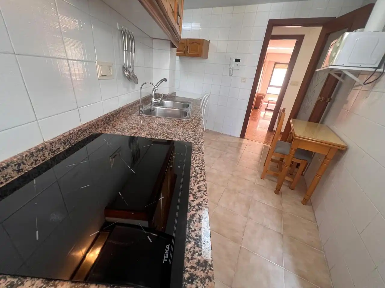 Habitació a calle de Torrevella, La Raïosa
