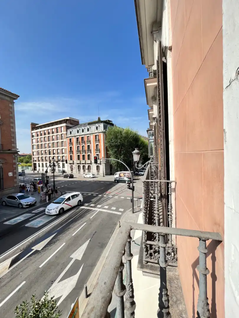 Vista exterior de Oficina de lloguer en Madrid amb Aire condicionat, Calefacció i Balcó