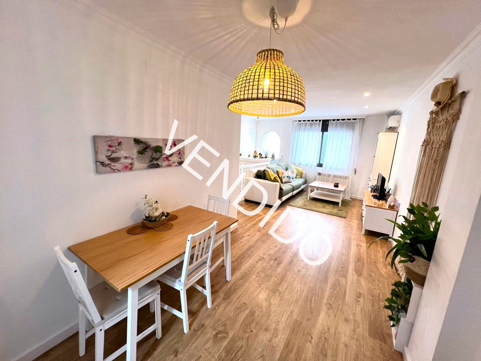 Living room of Flat for sale in Cornellà de Llobregat  with Heating, Parquet flooring and Terrace