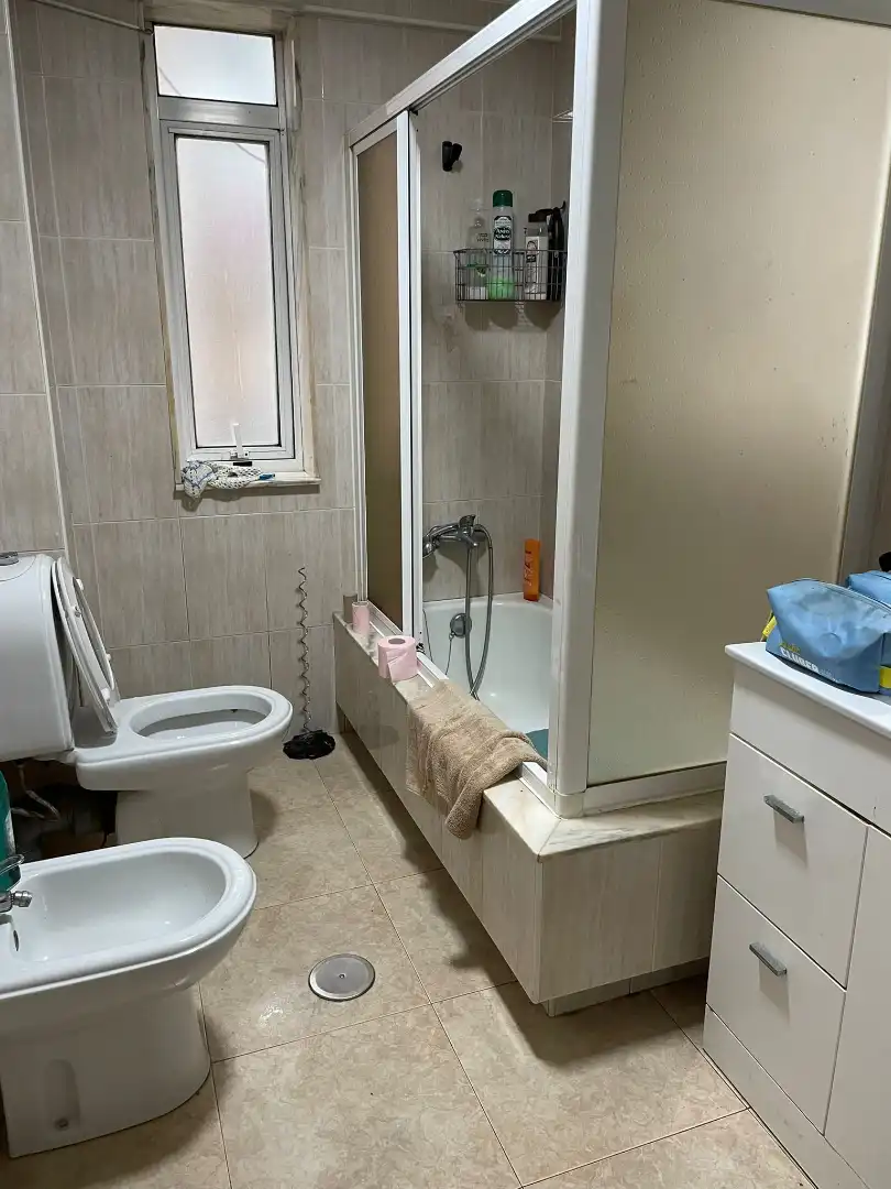 Bathroom of Flat for rent in Santiago de Compostela   with Furnished
