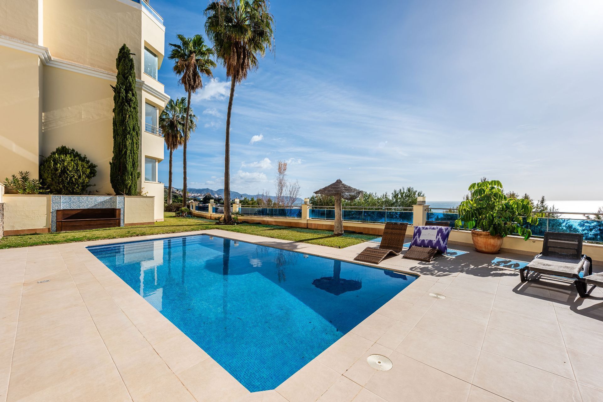 Piscina de Piso en venta en Torrox con Aire acondicionado, Calefacción y Trastero