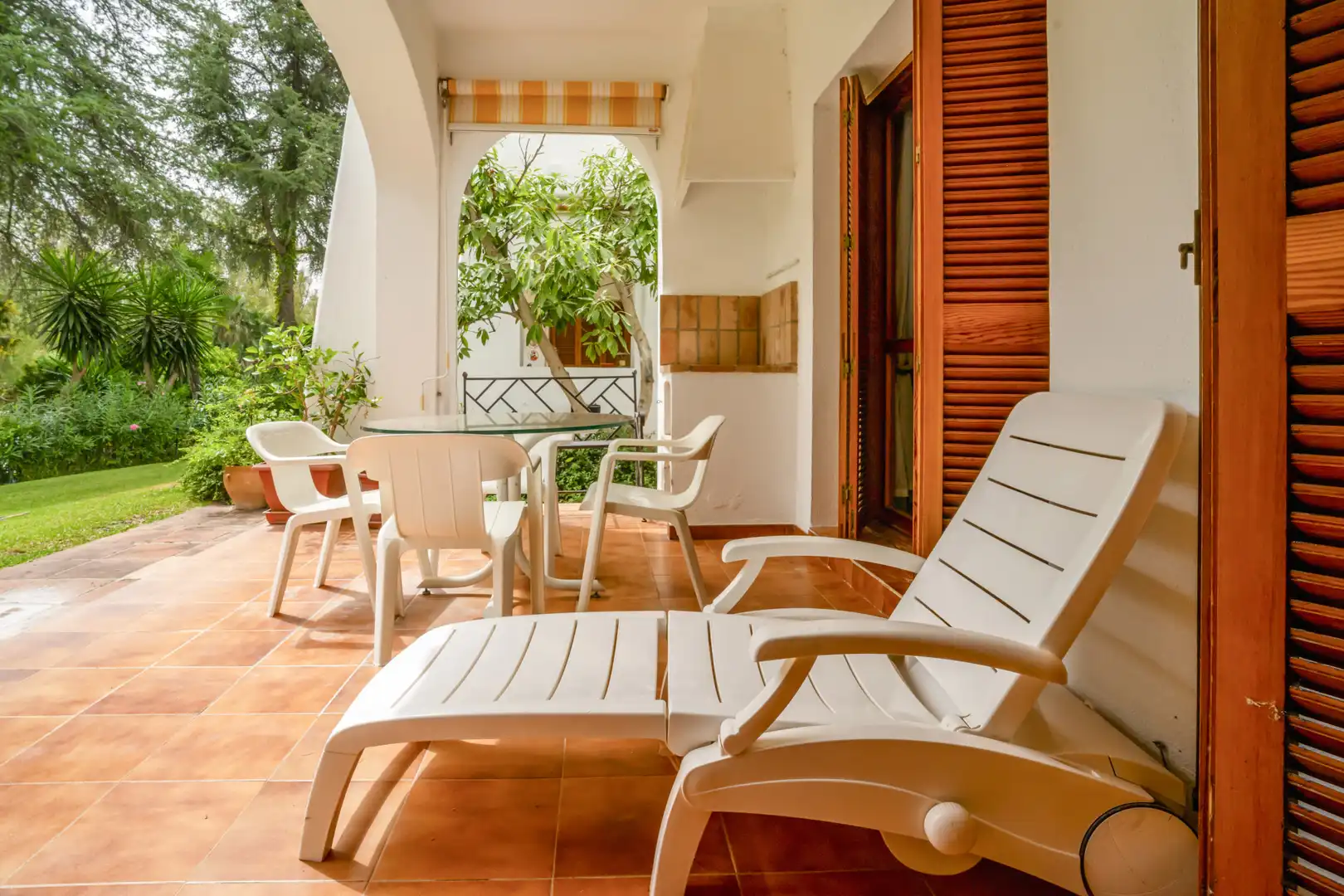 Jardín de Planta baja en venta en Marbella con Aire acondicionado, Terraza y Piscina