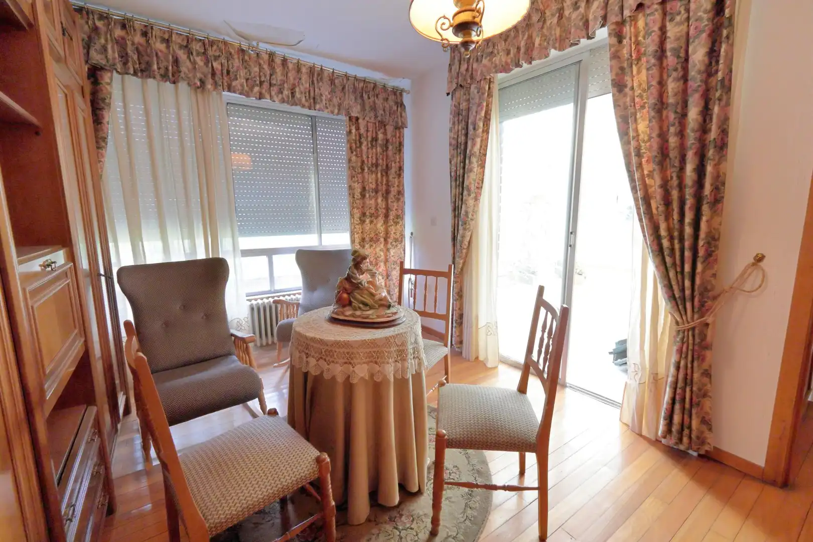 Comedor de Casa adosada en venta en O Barco de Valdeorras   con Calefacción, Piscina y Balcón