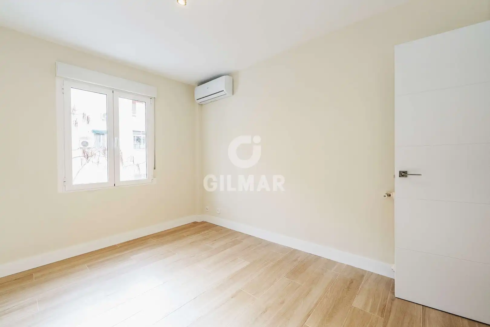 Habitación de Piso en venta en Madrid con Calefacción