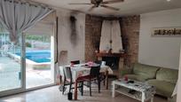 Sala d'estar de Casa o xalet en venda en Olivella amb Calefacció, Jardí privat i Parquet