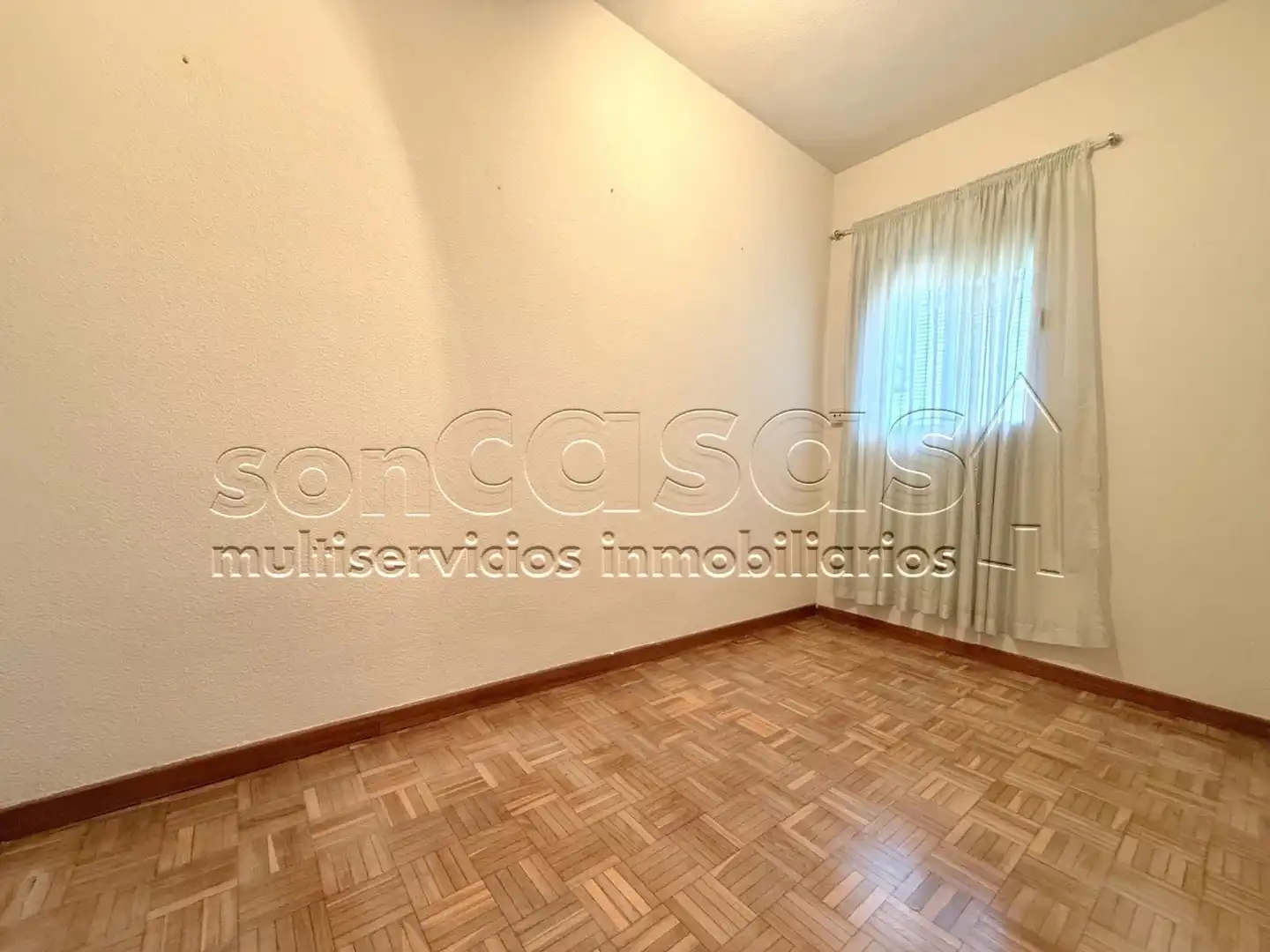 Piso en venta en Madrid con Calefacción, Parquet y Terraza