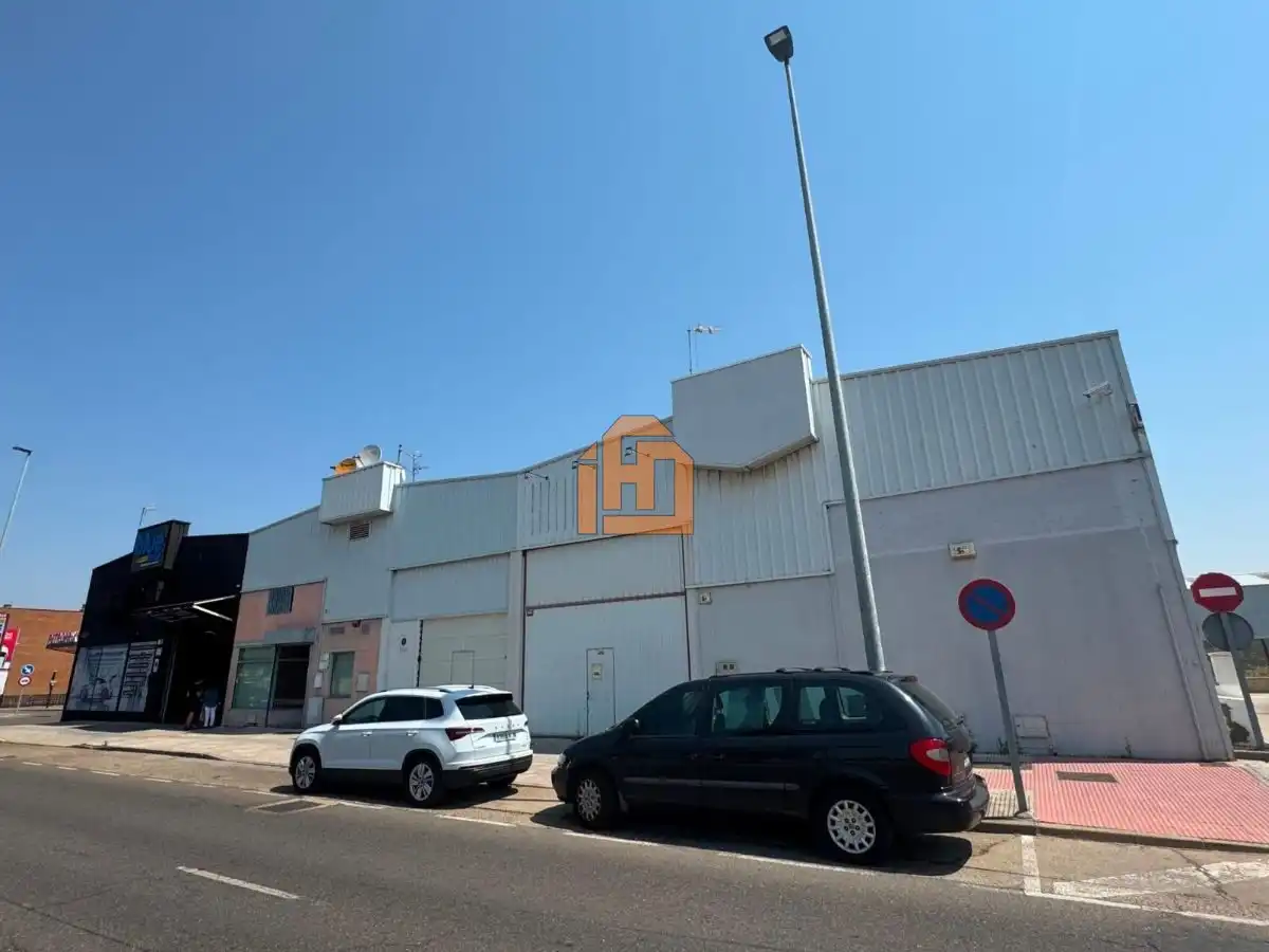 Vista exterior de Nave industrial de alquiler en La Lastra