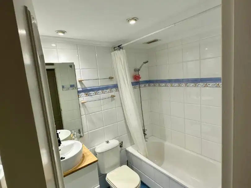 Bathroom of Flat for rent in  Valencia Capital  with Air Conditioner