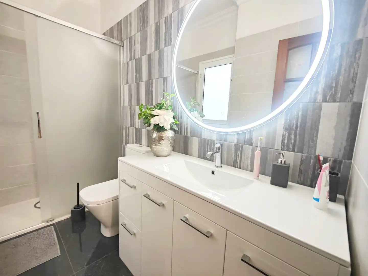 Baño de Piso en venta en Güímar con Aire acondicionado, Terraza y Amueblado