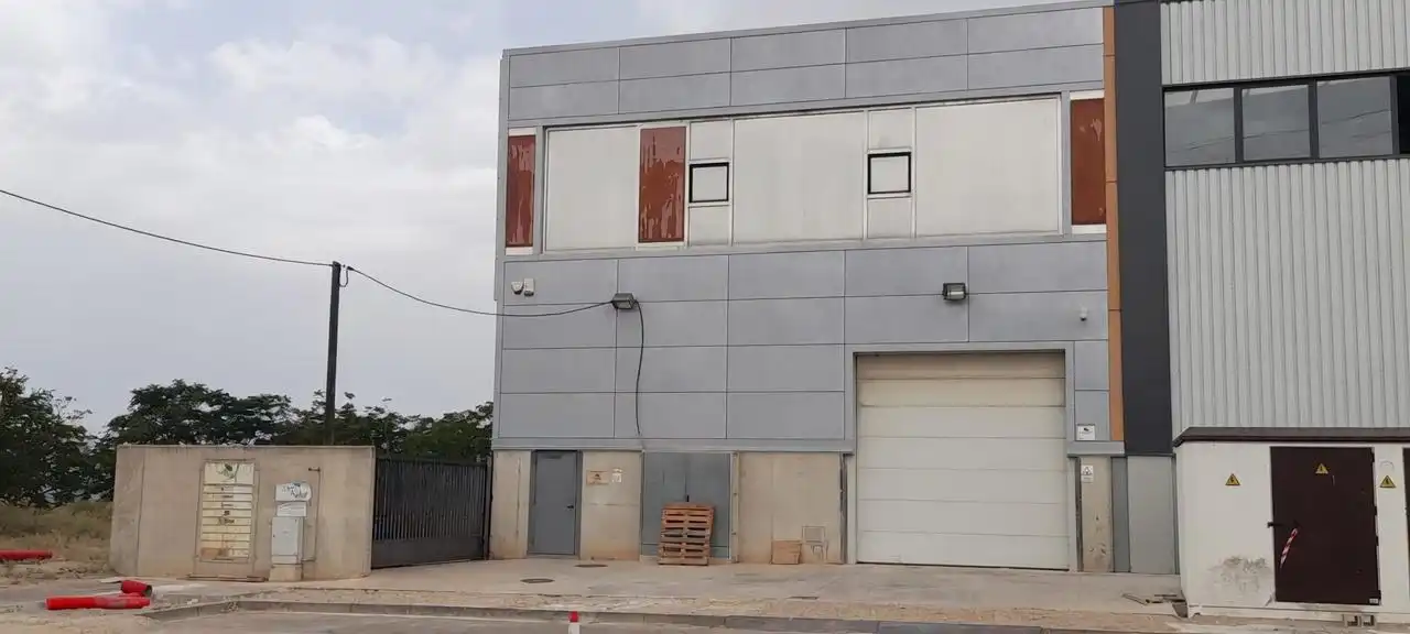 Außenansicht von Fabrikhallen zur Miete in Lleida