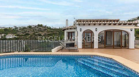 Clásica Villa Mediterránea En Monte Pego