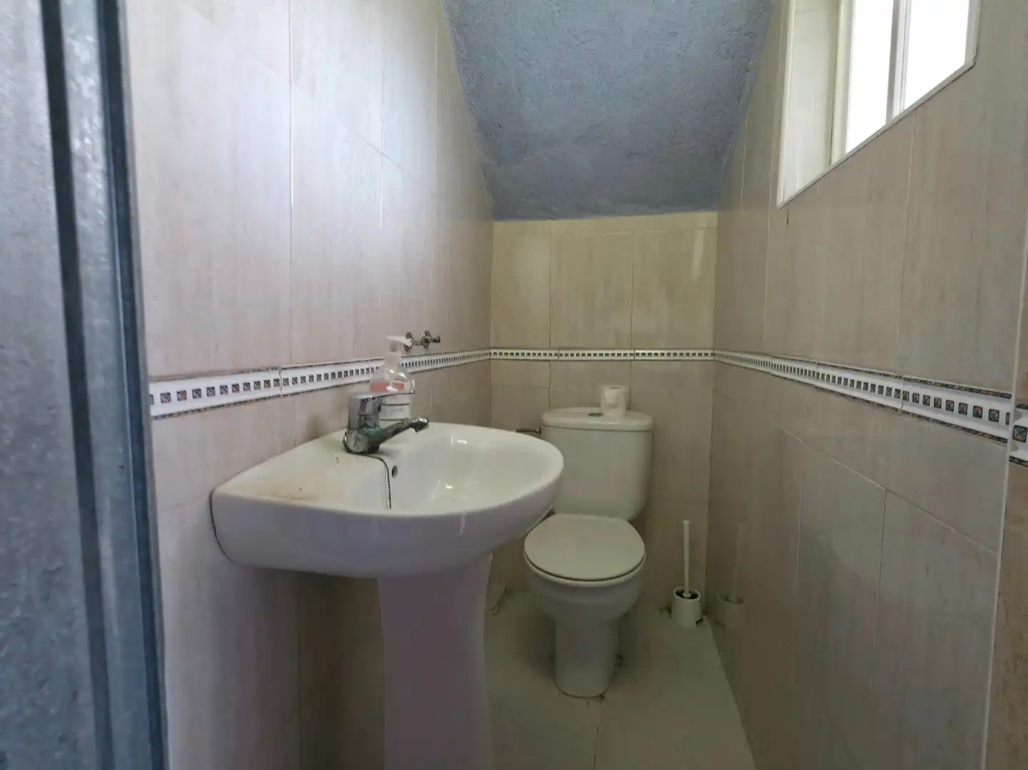 Bany de Casa o xalet en venda en Sant Andreu de la Barca amb Aire condicionat, Calefacció i Jardí privat