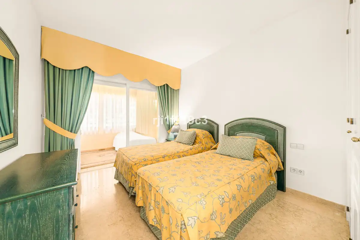 Flat with lift for sale in Elviria - Cabopino, imagen 6