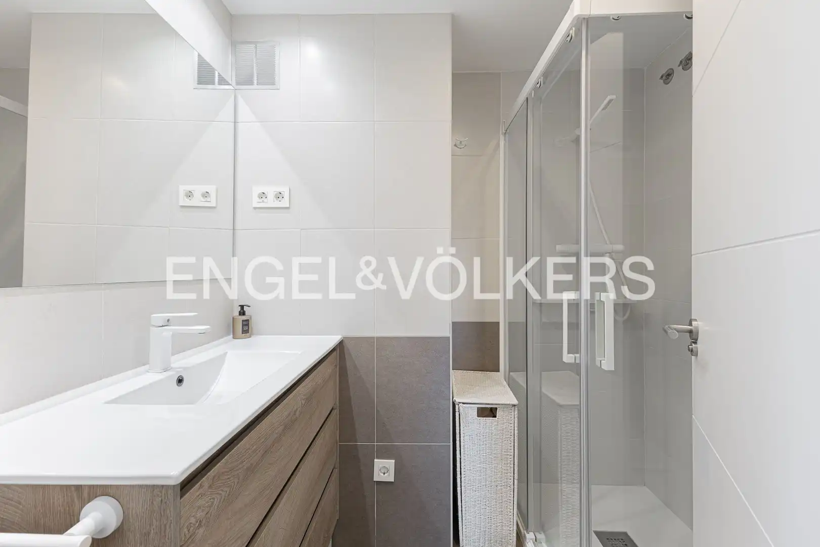 Baño de Piso en venta en Sant Joan Despí con Aire acondicionado, Calefacción y Parquet