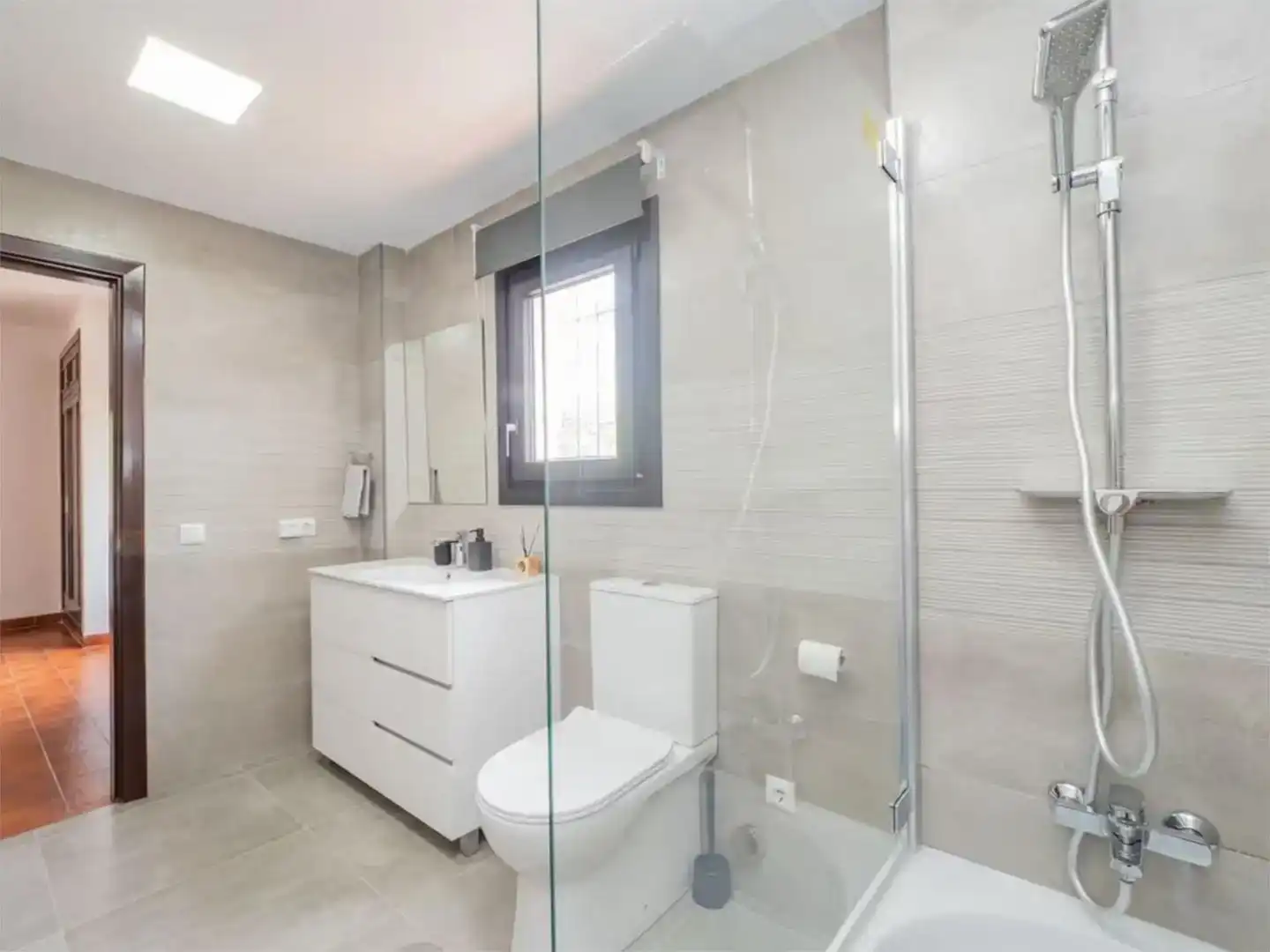 Baño de Casa o chalet de alquiler en Benalmádena con Aire acondicionado, Jardín privado y Piscina