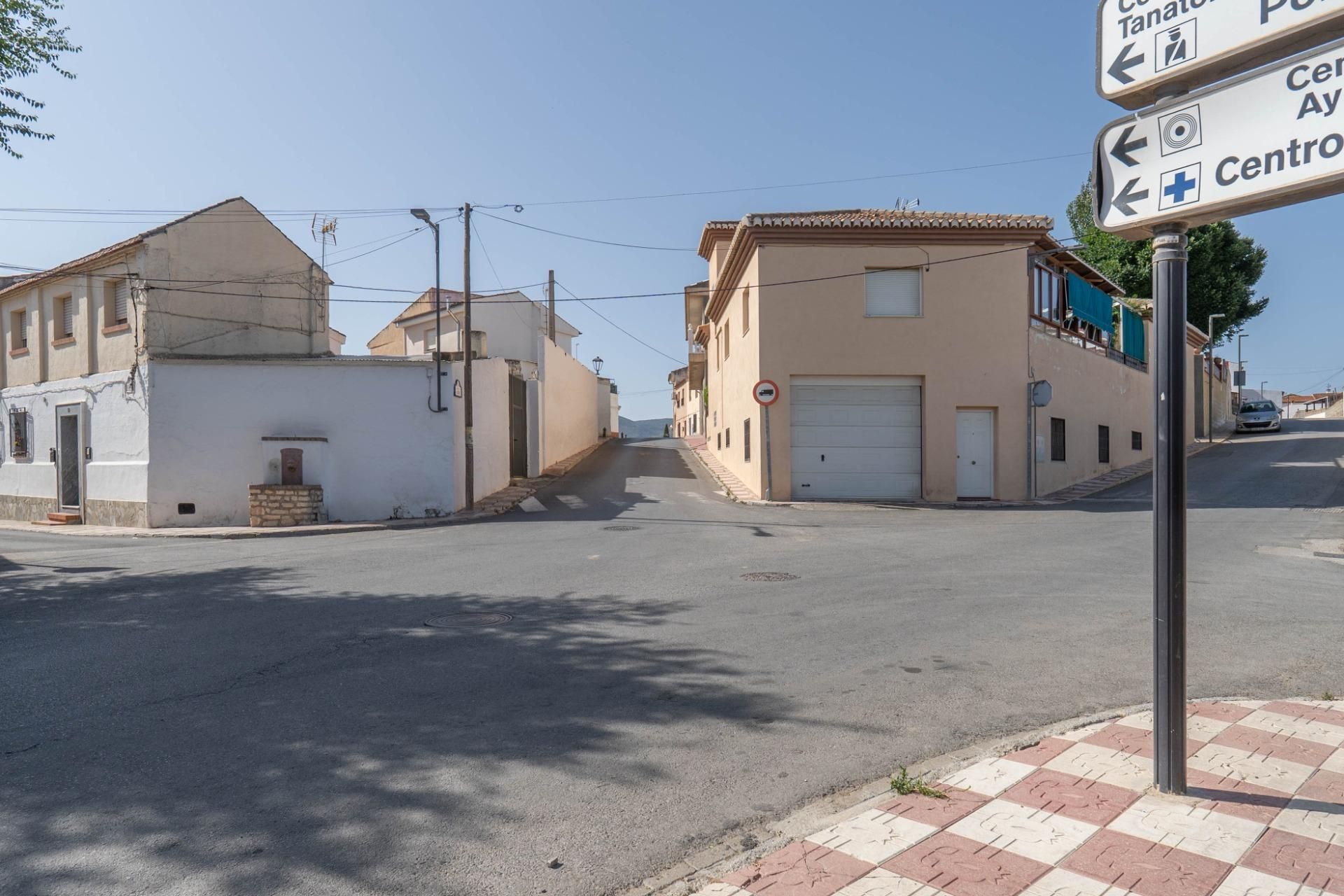 Vista exterior de Casa o xalet en venda en Otura amb Aire condicionat, Terrassa i Traster